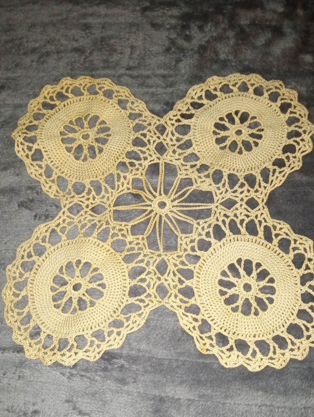 3 Vintage Handmade Doilies - Picture 7 of 8